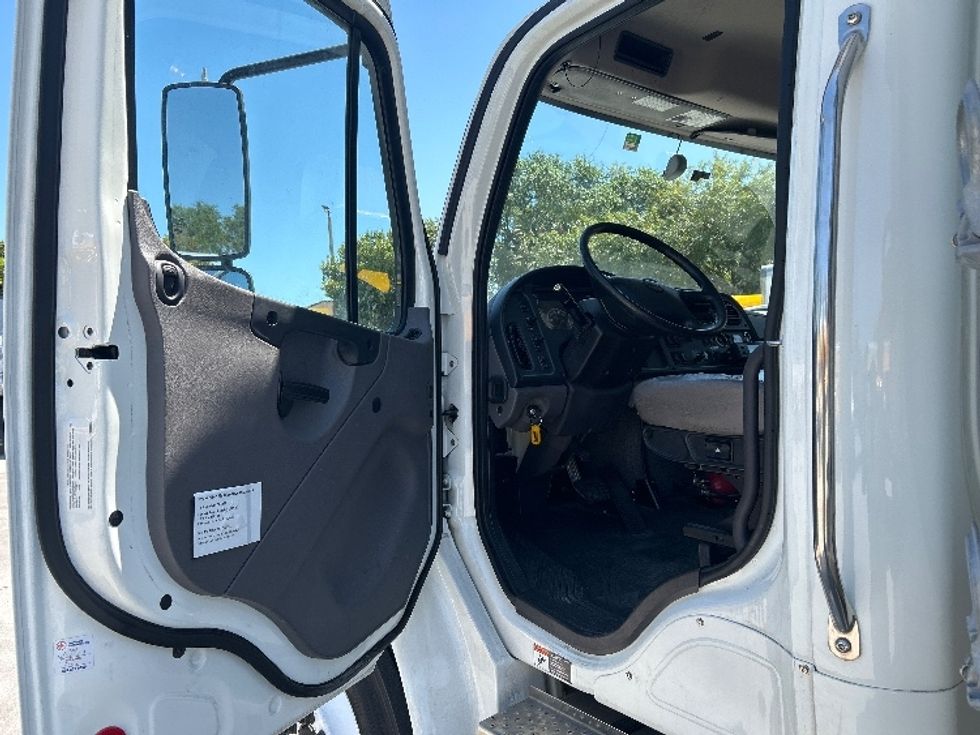 Refrigerated Truck-Light and Medium Duty Trucks-Freightliner-2021-M2-Pompano Beach-FL-129,221\n\t\tmiles-$ 68,000 - Image 16