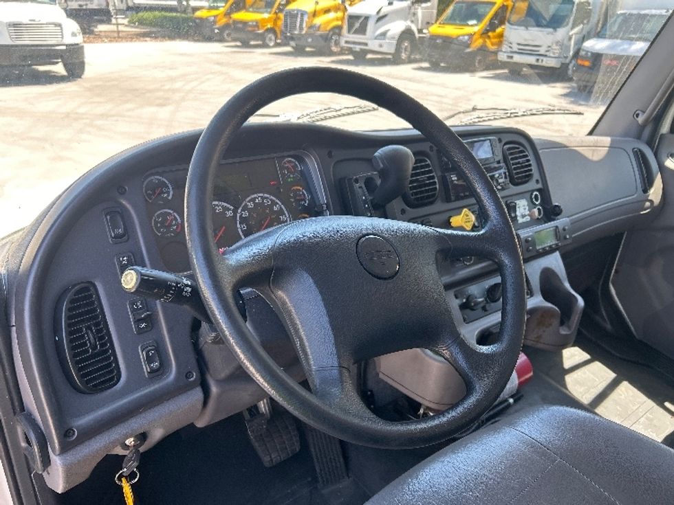 Refrigerated Truck-Light and Medium Duty Trucks-Freightliner-2021-M2-Pompano Beach-FL-129,221\n\t\tmiles-$ 68,000 - Image 17