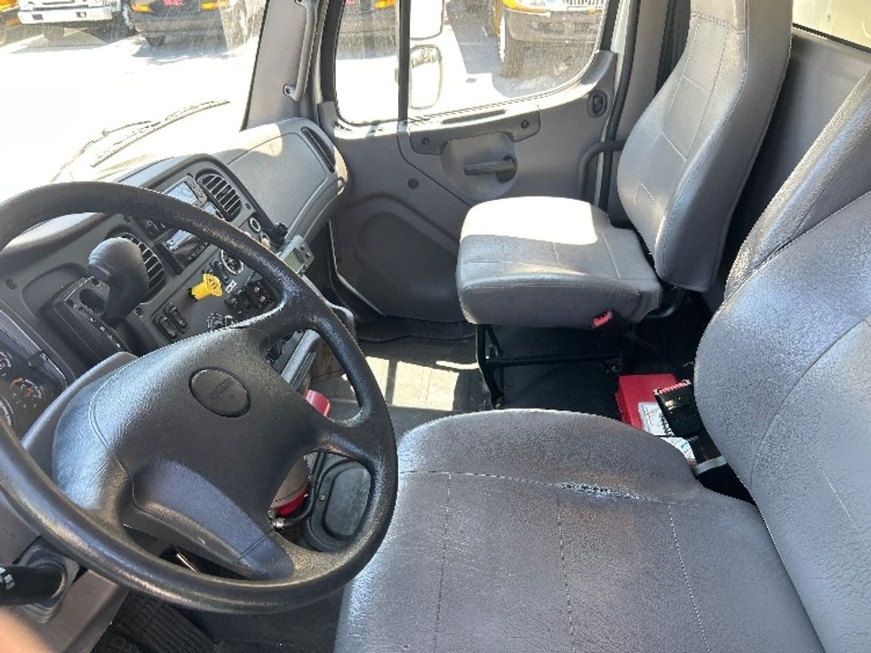 Refrigerated Truck-Light and Medium Duty Trucks-Freightliner-2021-M2-Pompano Beach-FL-129,221\n\t\tmiles-$ 68,000 - Image 19