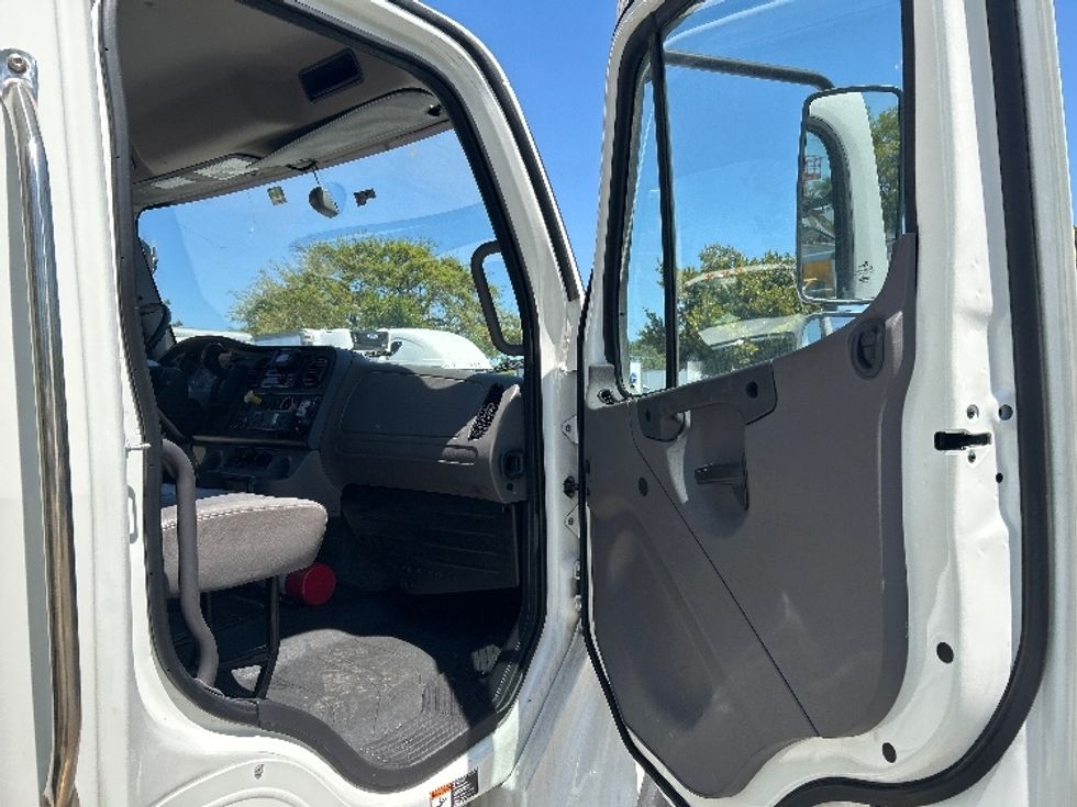 Refrigerated Truck-Light and Medium Duty Trucks-Freightliner-2021-M2-Pompano Beach-FL-129,221\n\t\tmiles-$ 68,000 - Image 20