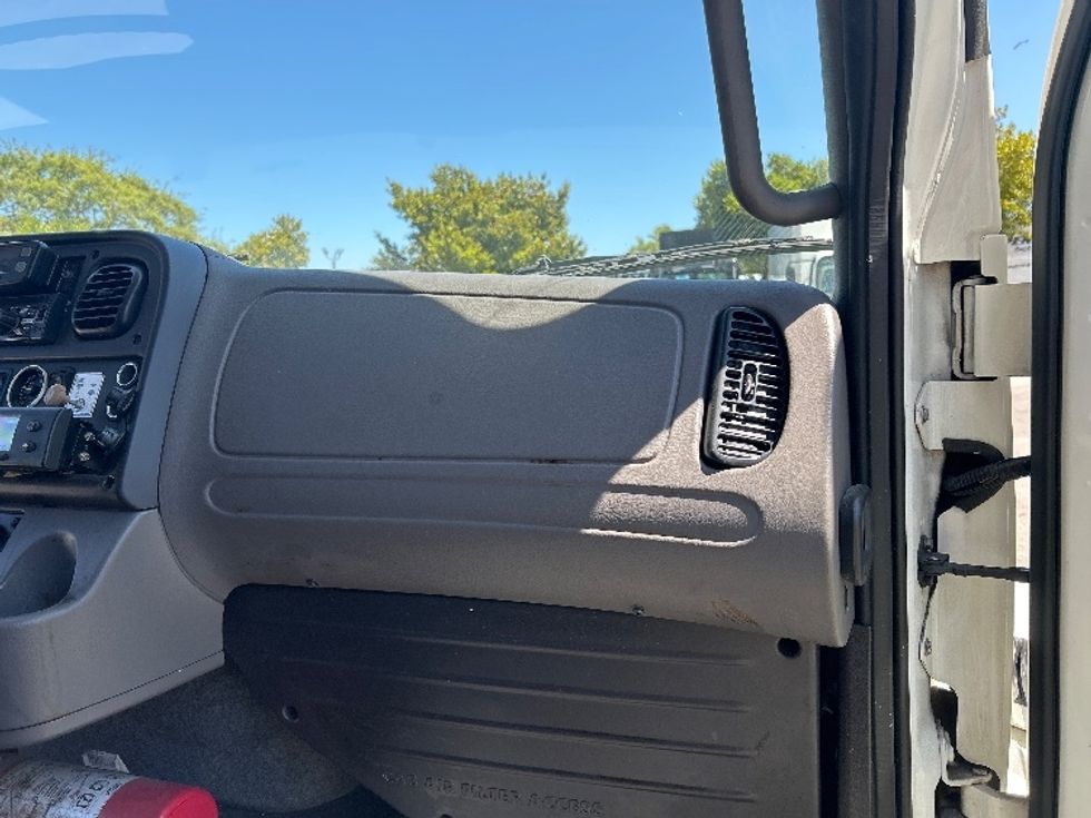 Refrigerated Truck-Light and Medium Duty Trucks-Freightliner-2021-M2-Pompano Beach-FL-129,221\n\t\tmiles-$ 68,000 - Image 21