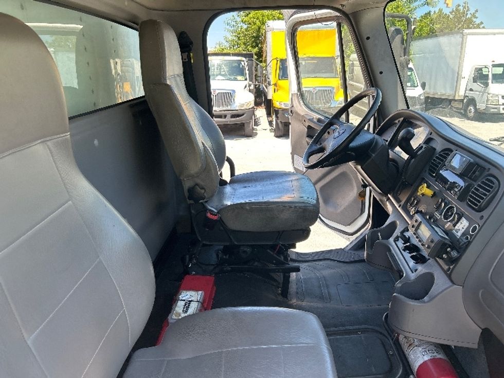 Refrigerated Truck-Light and Medium Duty Trucks-Freightliner-2021-M2-Pompano Beach-FL-129,221\n\t\tmiles-$ 68,000 - Image 22