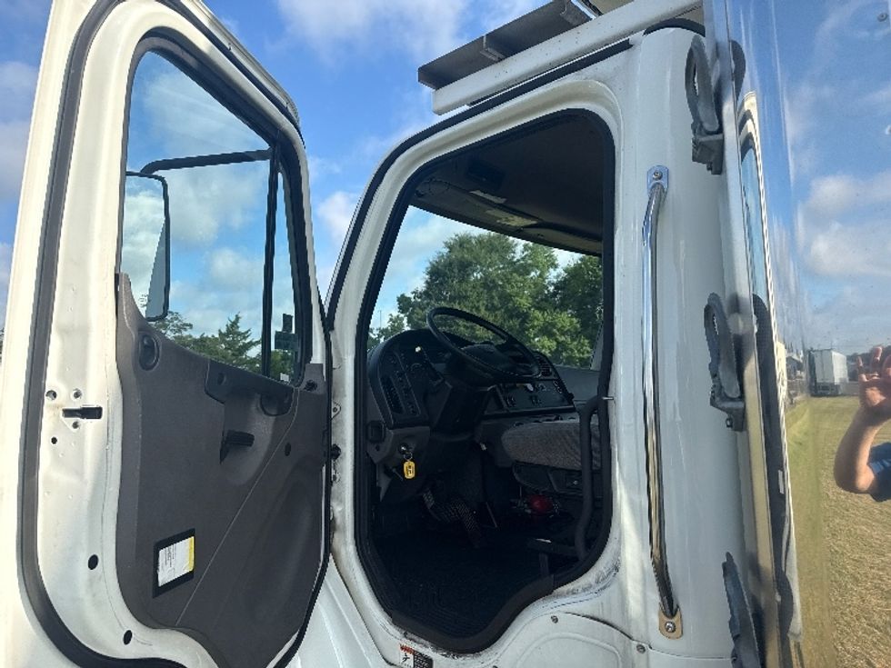 Refrigerated Truck-Light and Medium Duty Trucks-Freightliner-2021-M2-Richland-MS-267,740\n\t\tmiles-$ 54,500 - Image 16