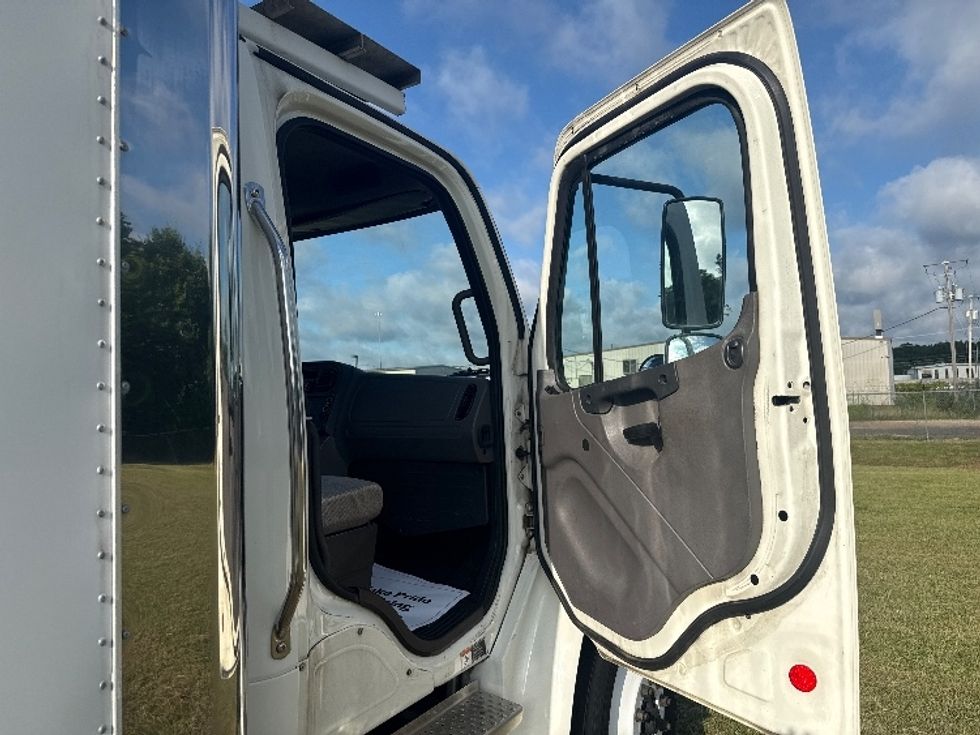 Refrigerated Truck-Light and Medium Duty Trucks-Freightliner-2021-M2-Richland-MS-267,740\n\t\tmiles-$ 54,500 - Image 20
