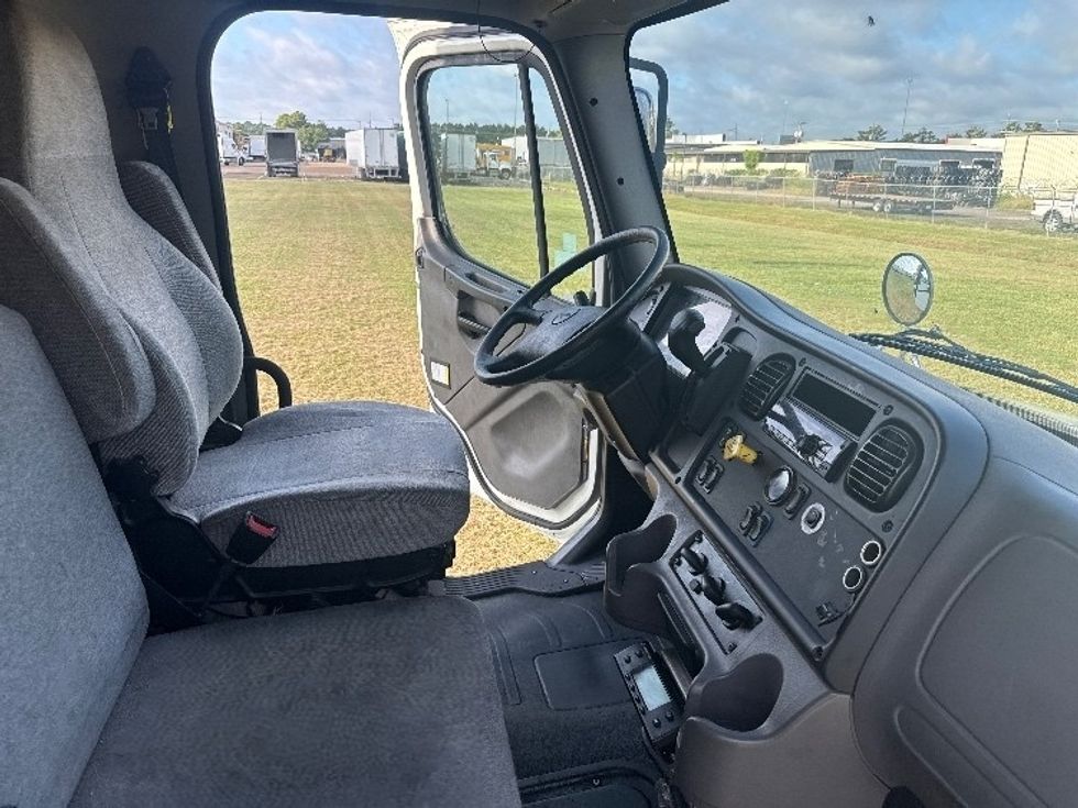 Refrigerated Truck-Light and Medium Duty Trucks-Freightliner-2021-M2-Richland-MS-267,740\n\t\tmiles-$ 54,500 - Image 22