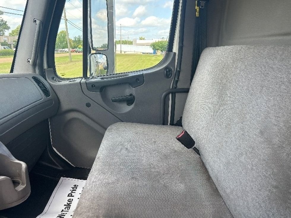 Refrigerated Truck-Light and Medium Duty Trucks-Freightliner-2021-M2-Richland-MS-300,722\n\t\tmiles-$ 49,250 - Image 19