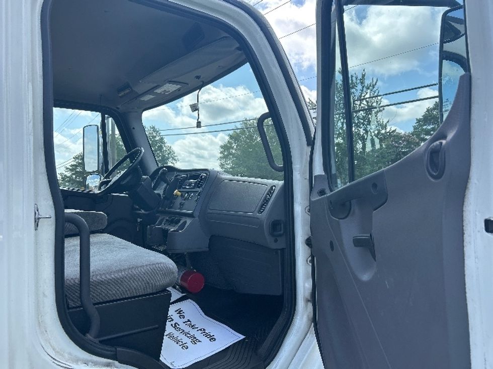 Refrigerated Truck-Light and Medium Duty Trucks-Freightliner-2021-M2-Richland-MS-300,722\n\t\tmiles-$ 49,250 - Image 20