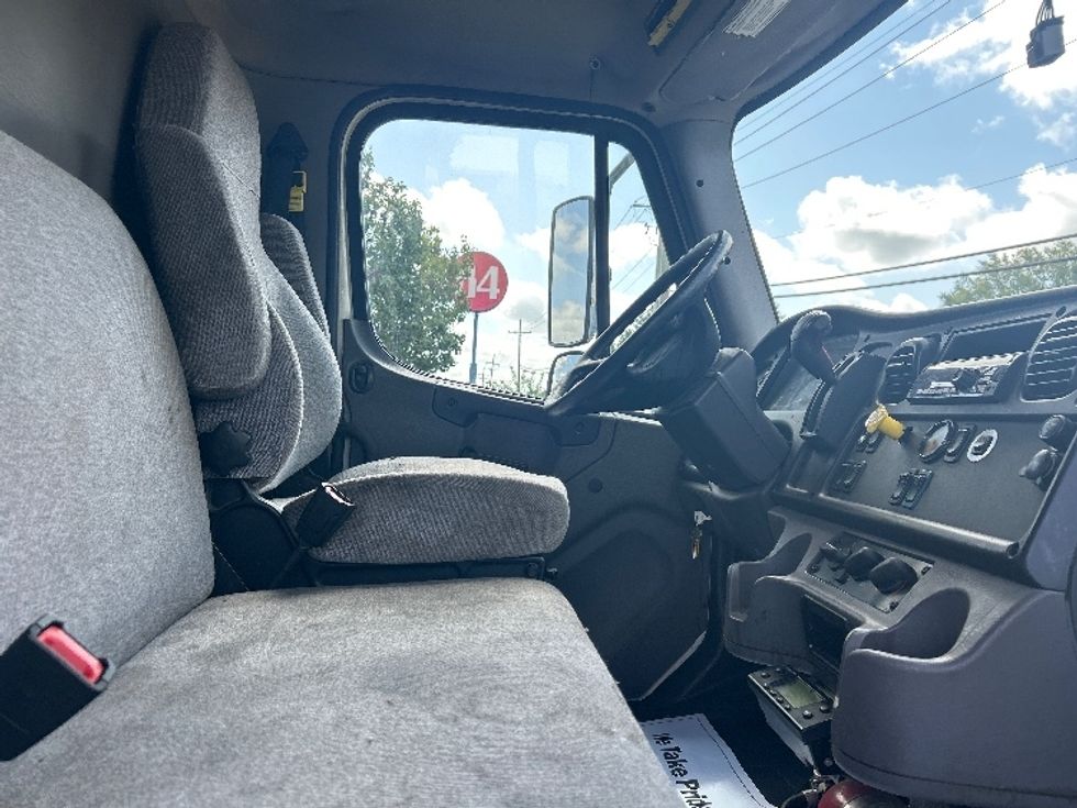 Refrigerated Truck-Light and Medium Duty Trucks-Freightliner-2021-M2-Richland-MS-300,722\n\t\tmiles-$ 49,250 - Image 22