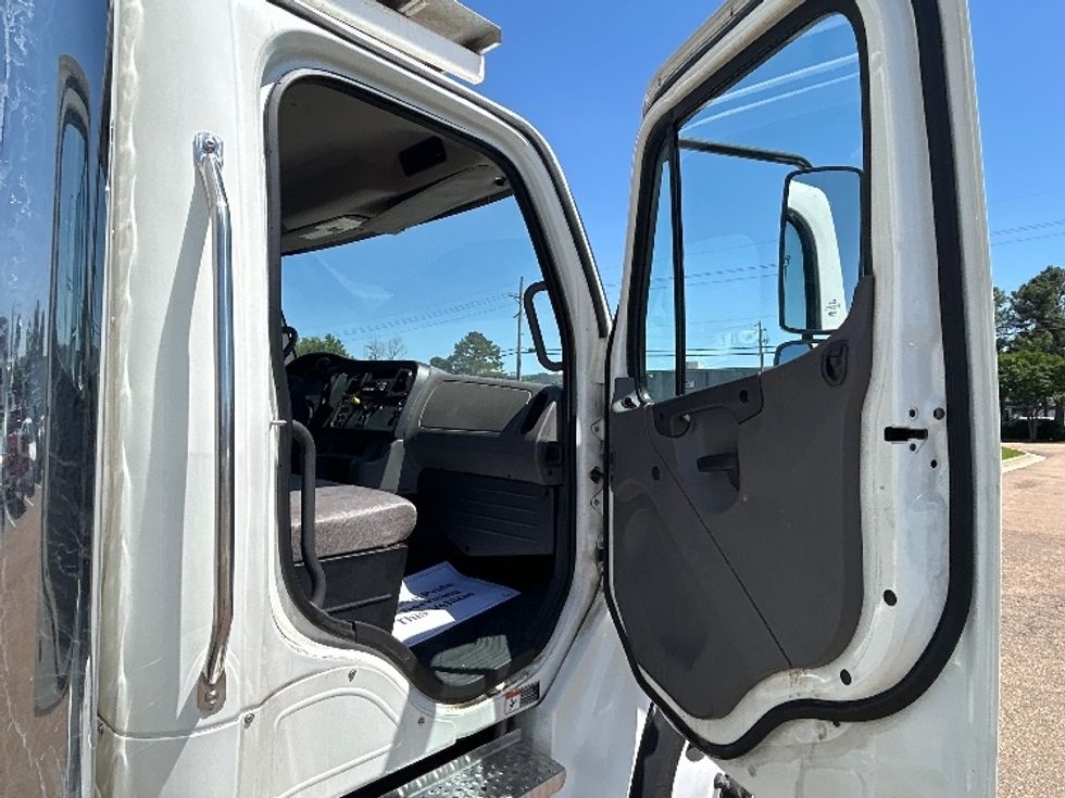 Refrigerated Truck-Light and Medium Duty Trucks-Freightliner-2021-M2-Richland-MS-325,814\n\t\tmiles-$ 42,750 - Image 20