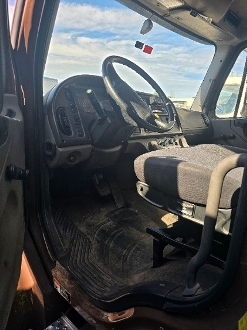 Refrigerated Truck-Light and Medium Duty Trucks-Freightliner-2021-M2-Rochester-NY-189,927\n\t\tmiles-$ 39,500 - Image 16