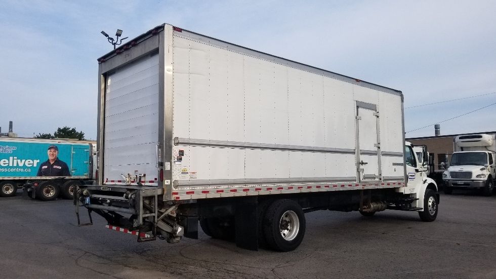 Refrigerated Truck-Light and Medium Duty Trucks-Freightliner-2021-M2-Scarborough-ON-210,677\n\t\tkm-$ 94,250 - Image 13