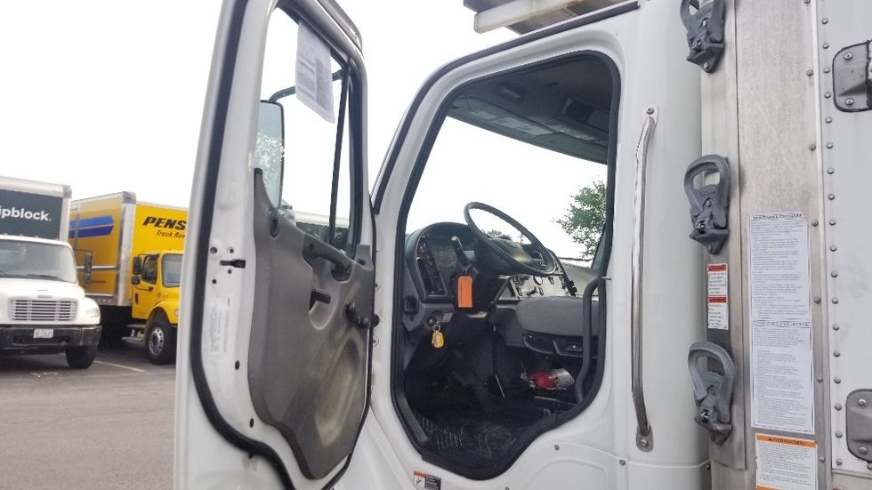 Refrigerated Truck-Light and Medium Duty Trucks-Freightliner-2021-M2-Scarborough-ON-210,677\n\t\tkm-$ 94,250 - Image 16