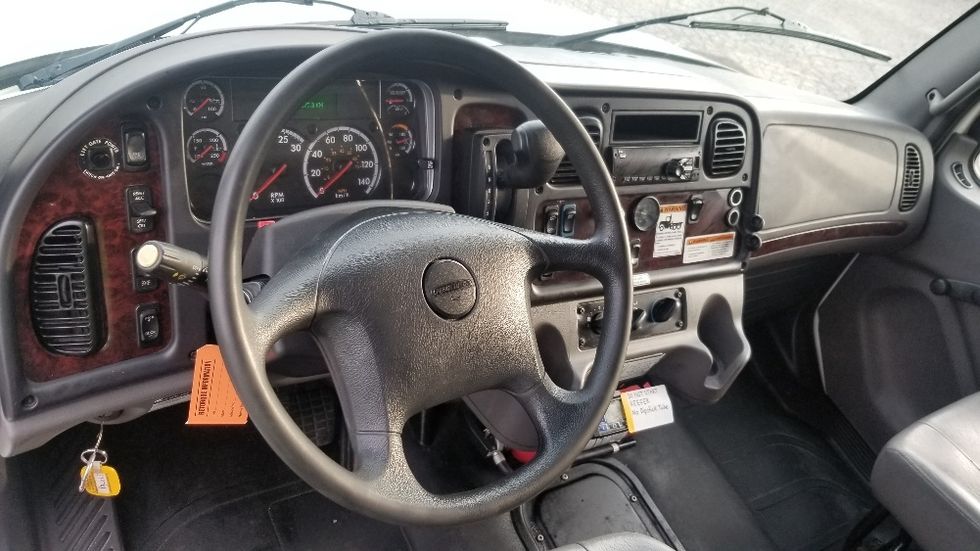 Refrigerated Truck-Light and Medium Duty Trucks-Freightliner-2021-M2-Scarborough-ON-210,677\n\t\tkm-$ 94,250 - Image 17