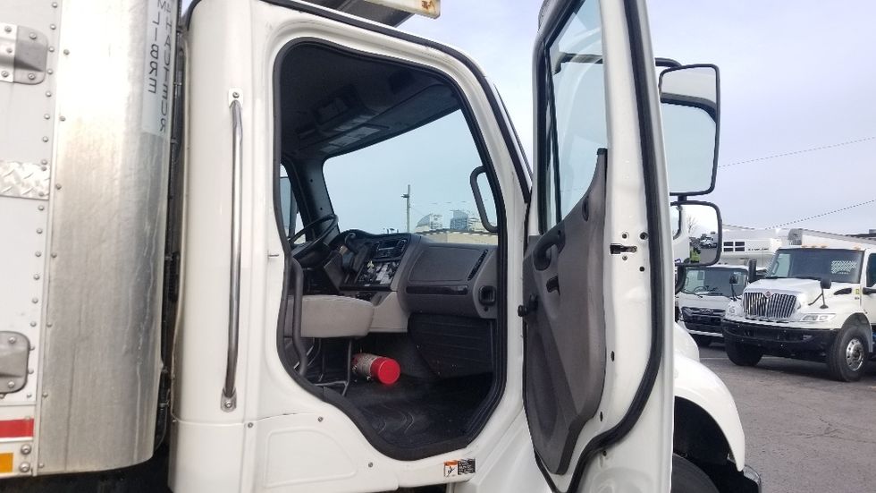 Refrigerated Truck-Light and Medium Duty Trucks-Freightliner-2021-M2-Scarborough-ON-210,677\n\t\tkm-$ 94,250 - Image 20