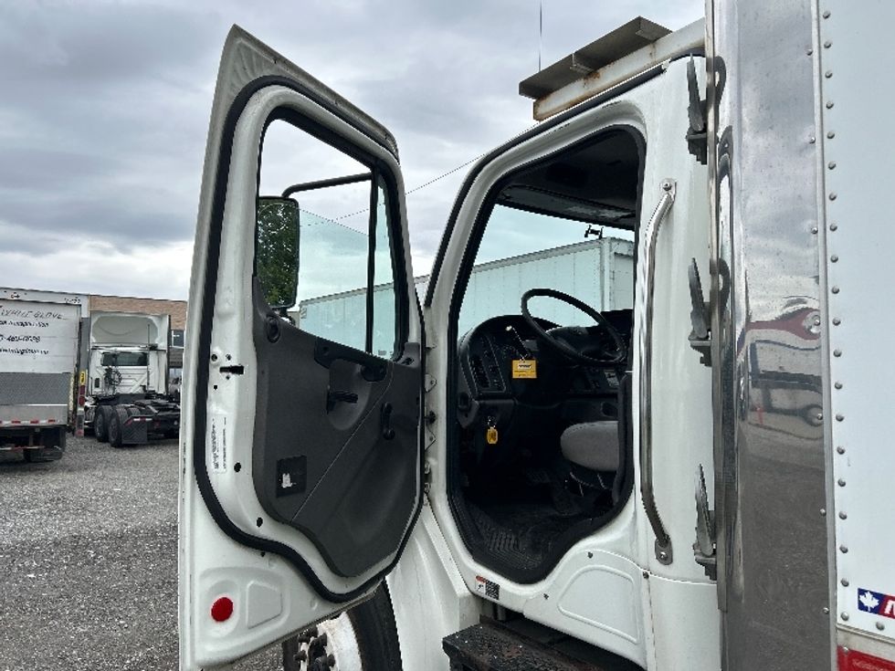 Refrigerated Truck-Light and Medium Duty Trucks-Freightliner-2021-M2-Surrey-BC-220,208\n\t\tkm-$ 93,000 - Image 16