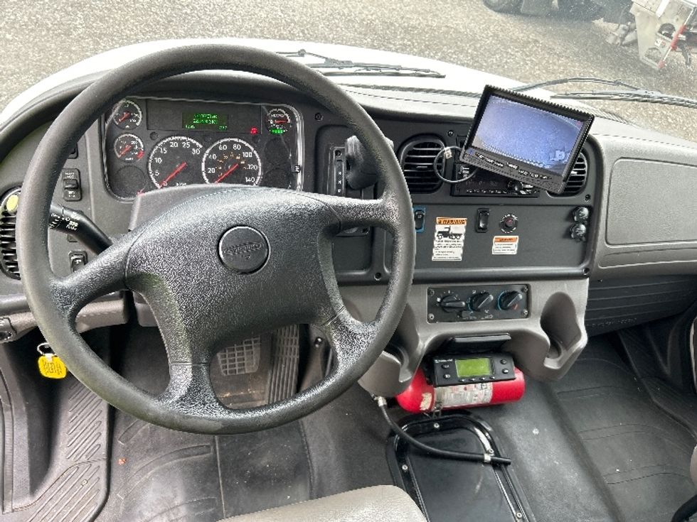 Refrigerated Truck-Light and Medium Duty Trucks-Freightliner-2021-M2-Surrey-BC-220,208\n\t\tkm-$ 93,000 - Image 18