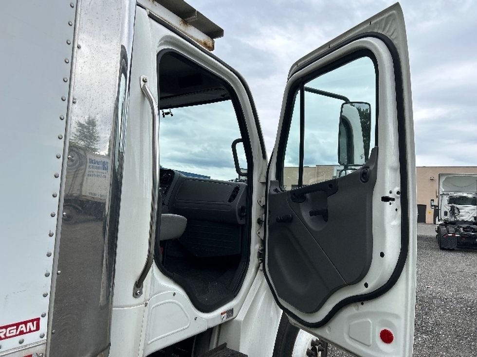 Refrigerated Truck-Light and Medium Duty Trucks-Freightliner-2021-M2-Surrey-BC-220,208\n\t\tkm-$ 93,000 - Image 20