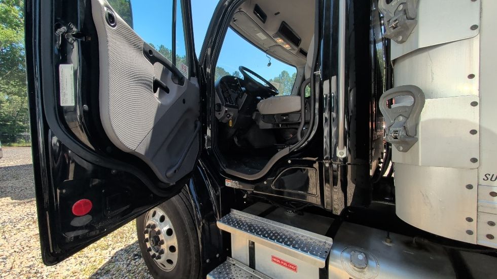 Refrigerated Truck-Light and Medium Duty Trucks-Freightliner-2021-M2-Suwanee-GA-306,739\n\t\tmiles-$ 52,500 - Image 16