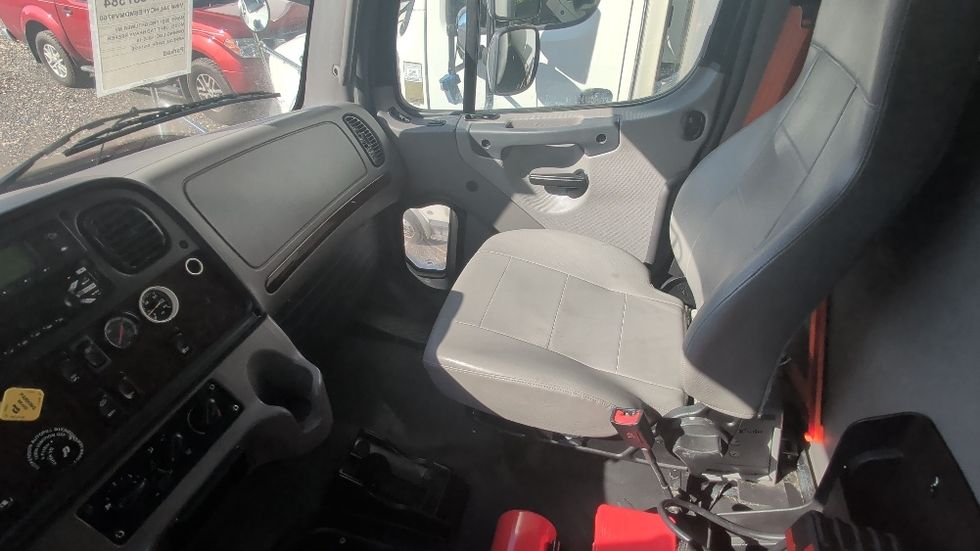 Refrigerated Truck-Light and Medium Duty Trucks-Freightliner-2021-M2-Suwanee-GA-306,739\n\t\tmiles-$ 52,500 - Image 19