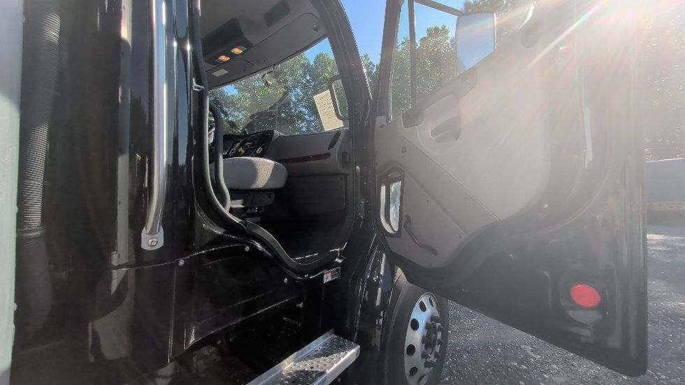 Refrigerated Truck-Light and Medium Duty Trucks-Freightliner-2021-M2-Suwanee-GA-306,739\n\t\tmiles-$ 52,500 - Image 20