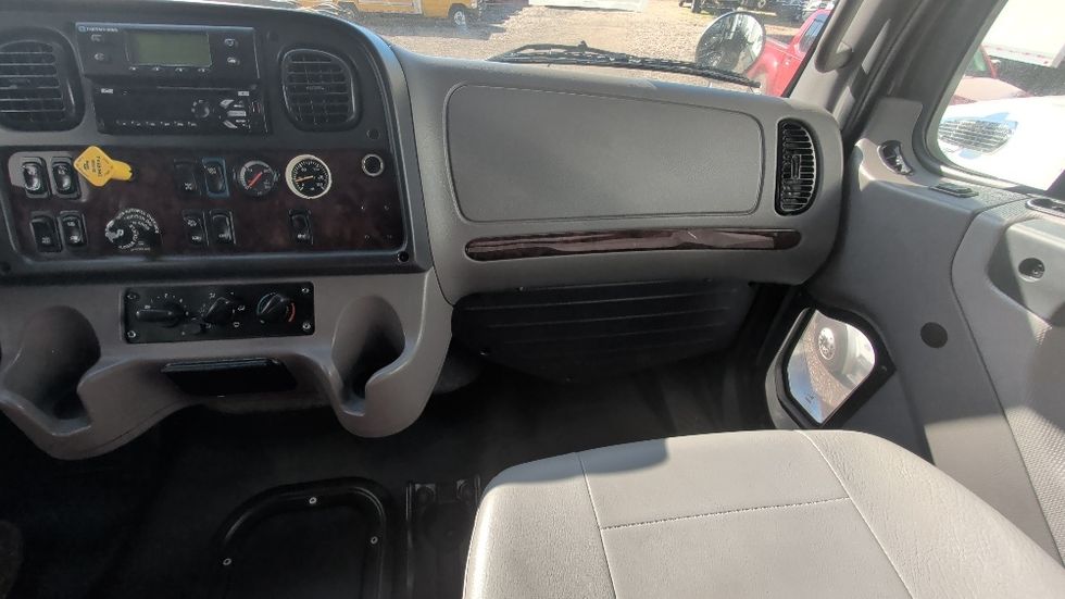 Refrigerated Truck-Light and Medium Duty Trucks-Freightliner-2021-M2-Suwanee-GA-306,739\n\t\tmiles-$ 52,500 - Image 21