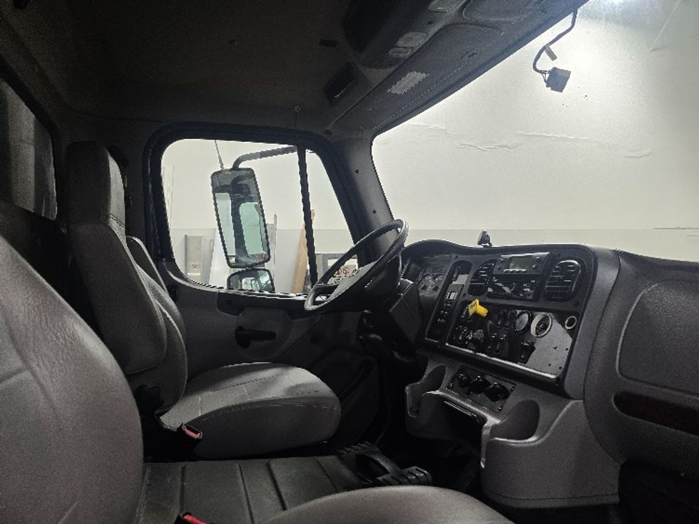 Refrigerated Truck-Light and Medium Duty Trucks-Freightliner-2021-M2-Suwanee-GA-306,739\n\t\tmiles-$ 52,500 - Image 22