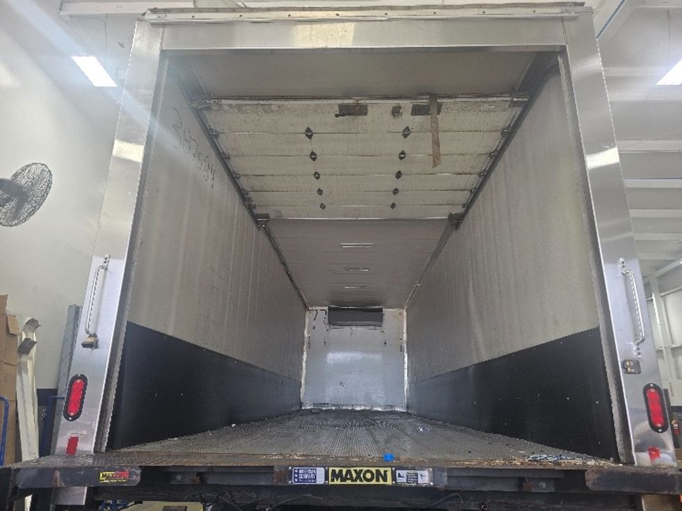 Refrigerated Truck-Light and Medium Duty Trucks-Freightliner-2021-M2-Suwanee-GA-306,739\n\t\tmiles-$ 52,500 - Image 8