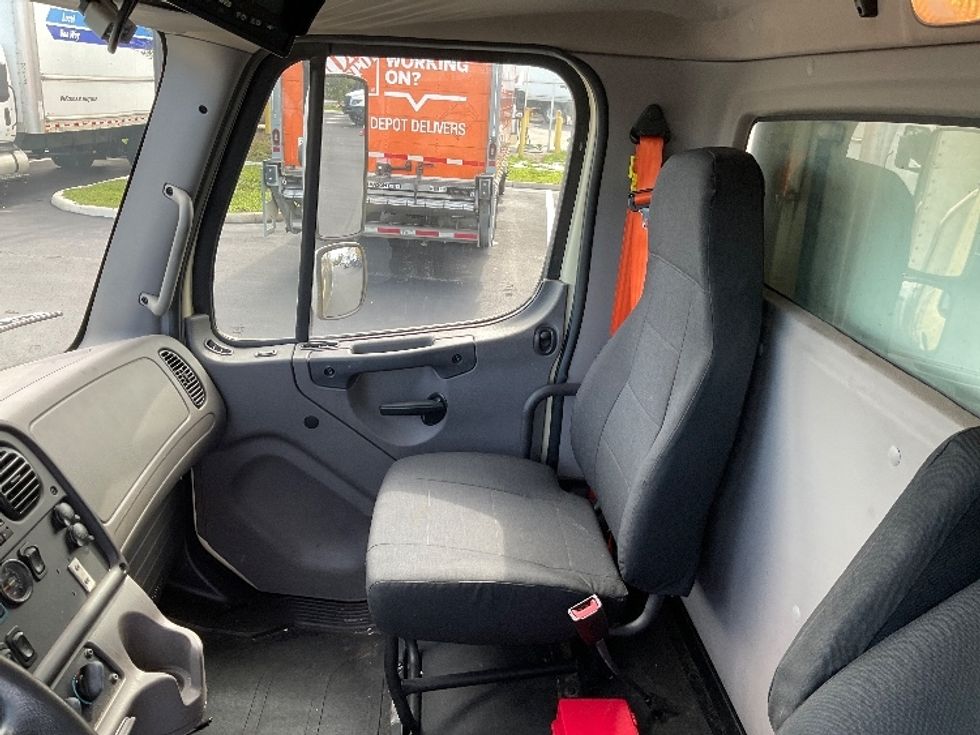 Refrigerated Truck-Light and Medium Duty Trucks-Freightliner-2021-M2-Tampa-FL-238,604\n\t\tmiles-$ 43,000 - Image 19
