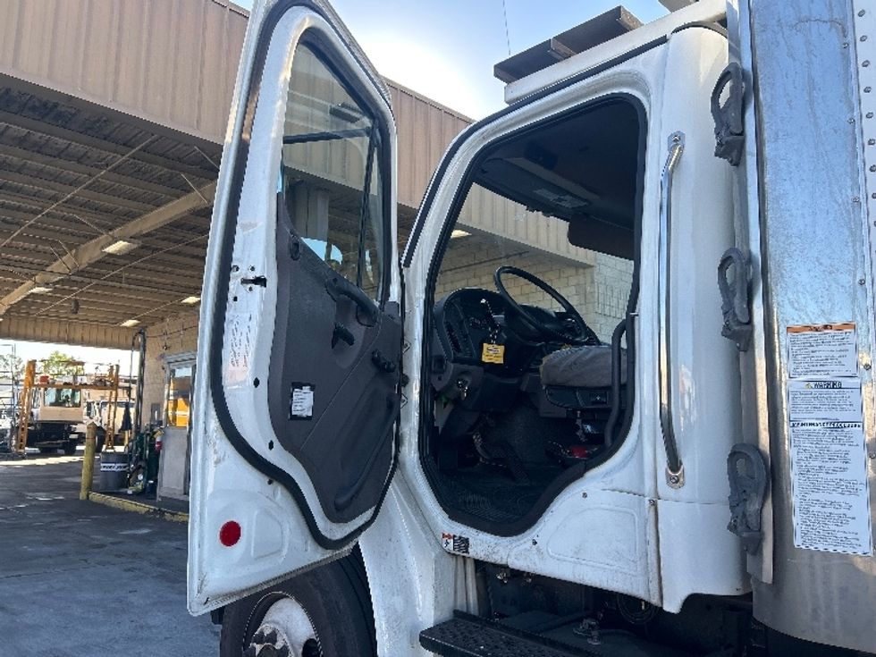 Refrigerated Truck-Light and Medium Duty Trucks-Freightliner-2021-M2-Torrance-CA-114,971\n\t\tmiles-$ 80,000 - Image 16