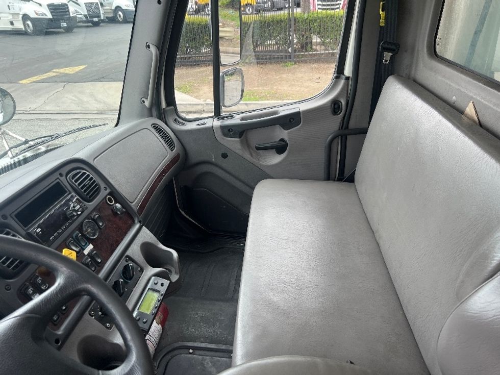 Refrigerated Truck-Light and Medium Duty Trucks-Freightliner-2021-M2-Torrance-CA-195,127\n\t\tmiles-$ 67,500 - Image 19
