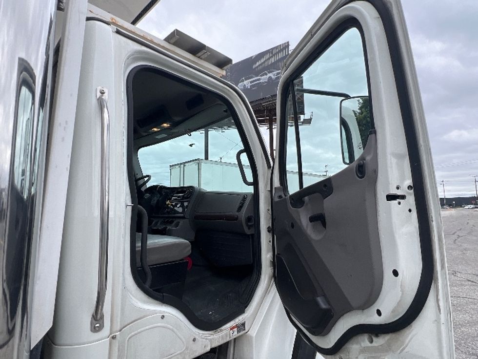 Refrigerated Truck-Light and Medium Duty Trucks-Freightliner-2021-M2-Torrance-CA-195,127\n\t\tmiles-$ 67,500 - Image 20