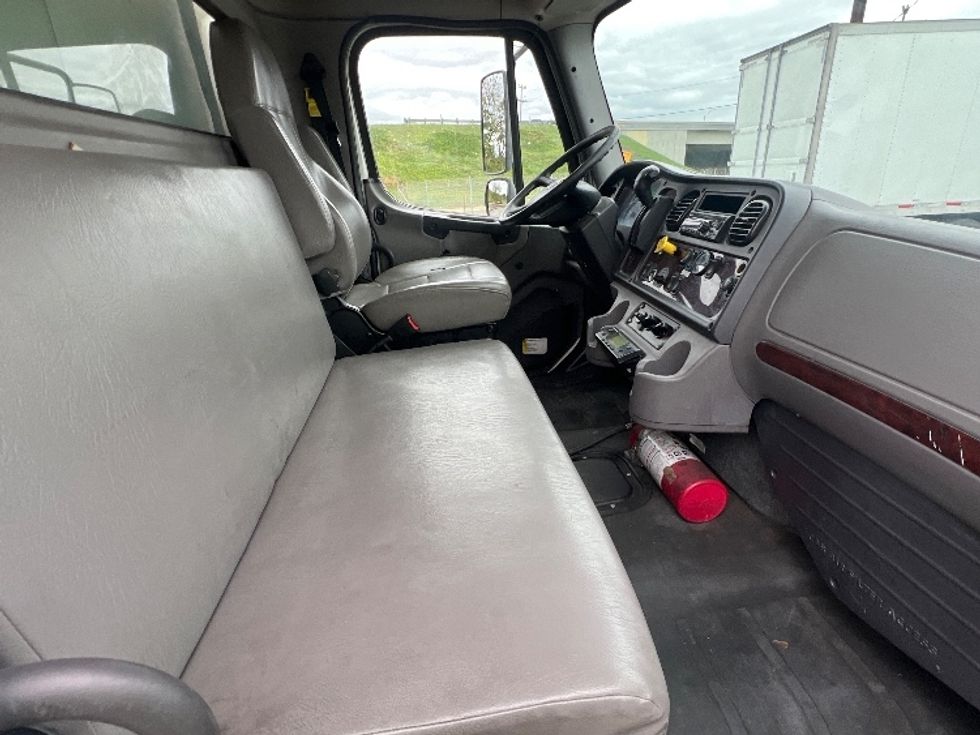 Refrigerated Truck-Light and Medium Duty Trucks-Freightliner-2021-M2-Torrance-CA-195,127\n\t\tmiles-$ 67,500 - Image 22