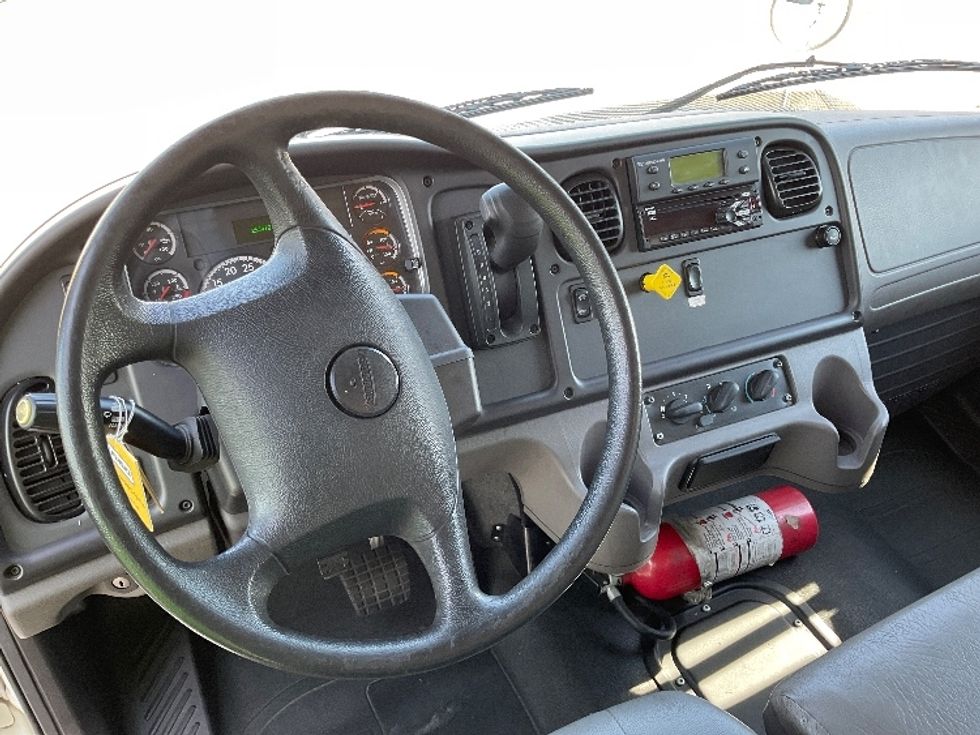 Refrigerated Truck-Light and Medium Duty Trucks-Freightliner-2021-M2-West Sacramento-CA-165,597\n\t\tmiles-$ 53,000 - Image 18