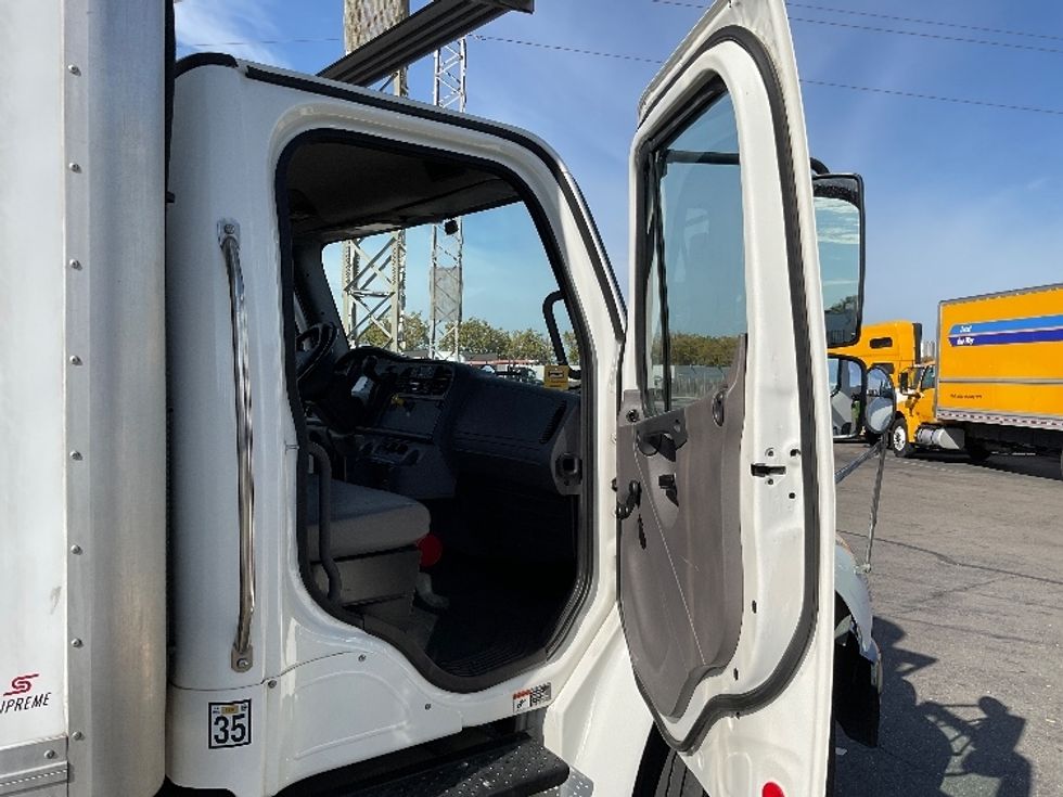 Refrigerated Truck-Light and Medium Duty Trucks-Freightliner-2021-M2-West Sacramento-CA-165,597\n\t\tmiles-$ 53,000 - Image 20