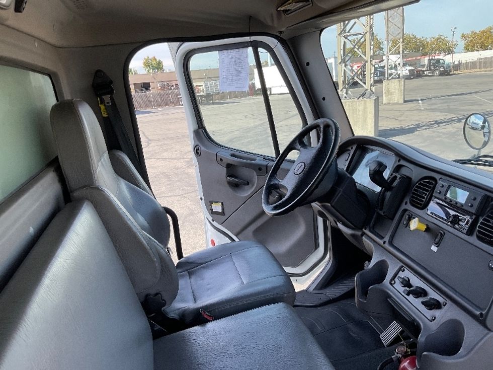 Refrigerated Truck-Light and Medium Duty Trucks-Freightliner-2021-M2-West Sacramento-CA-165,597\n\t\tmiles-$ 53,000 - Image 22