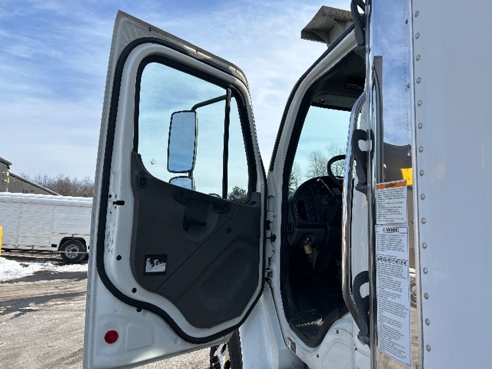 Refrigerated Truck-Light and Medium Duty Trucks-Freightliner-2021-M2-Wilkes Barre-PA-339,760\n\t\tmiles-$ 12,000 - Image 15