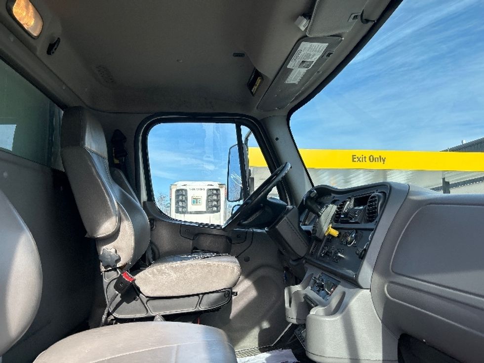Refrigerated Truck-Light and Medium Duty Trucks-Freightliner-2021-M2-Wilkes Barre-PA-339,760\n\t\tmiles-$ 12,000 - Image 21