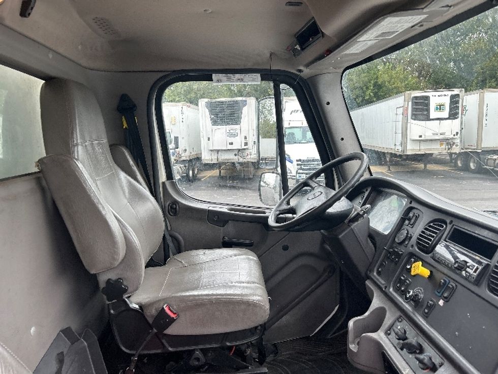 Refrigerated Truck-Light and Medium Duty Trucks-Freightliner-2021-M211264S-Indianapolis-IN-346,065\n\t\tmiles-$ 93,750 - Image 22