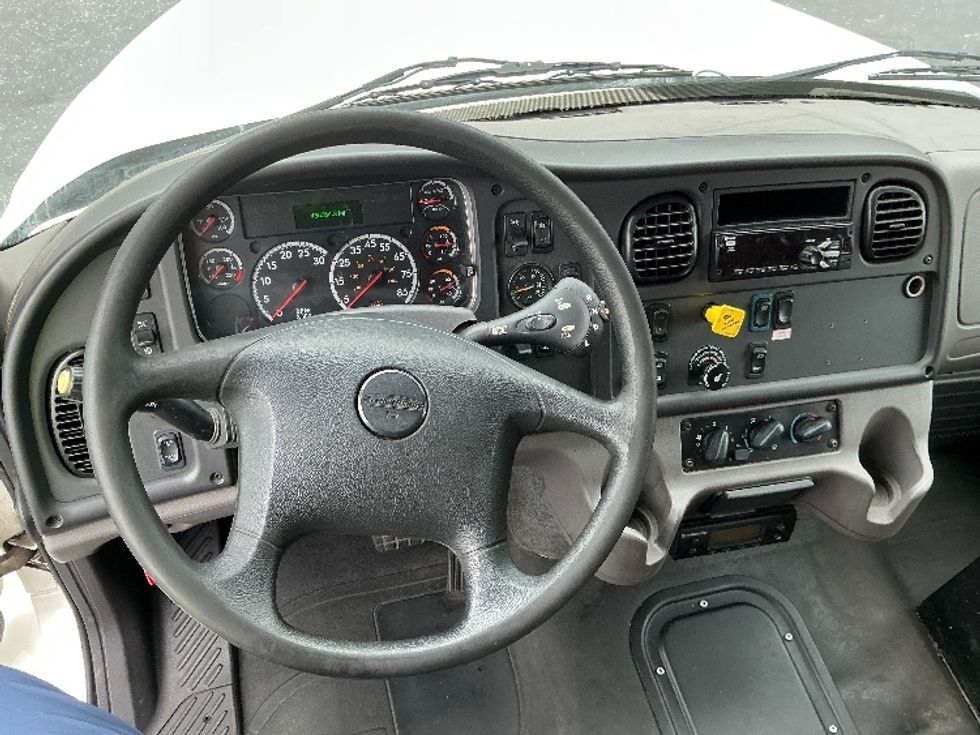 Refrigerated Truck-Light and Medium Duty Trucks-Freightliner-2021-M211264S-Indianapolis-IN-430,562\n\t\tmiles-$ 88,500 - Image 18