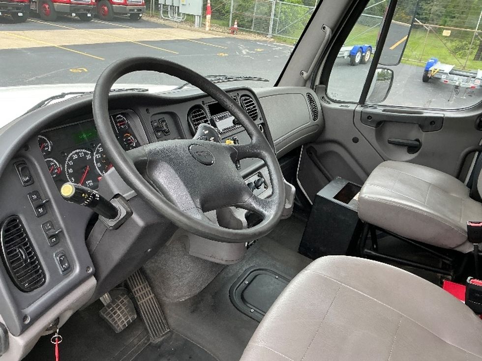 Refrigerated Truck-Light and Medium Duty Trucks-Freightliner-2021-M211264S-Indianapolis-IN-430,562\n\t\tmiles-$ 88,500 - Image 17