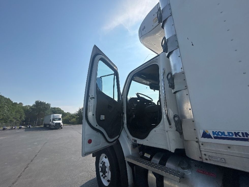 Refrigerated Truck-Light and Medium Duty Trucks-Freightliner-2021-M211264S-Indianapolis-IN-450,823\n\t\tmiles-$ 85,500 - Image 16