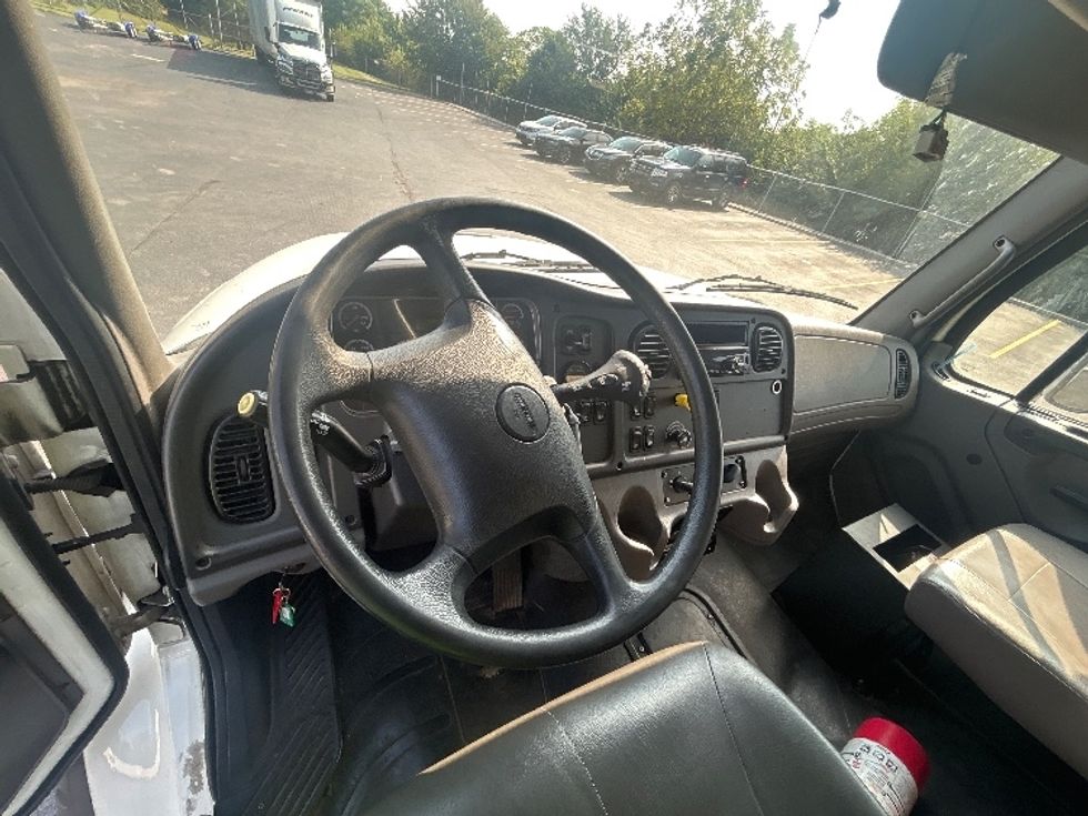 Refrigerated Truck-Light and Medium Duty Trucks-Freightliner-2021-M211264S-Indianapolis-IN-450,823\n\t\tmiles-$ 85,500 - Image 17