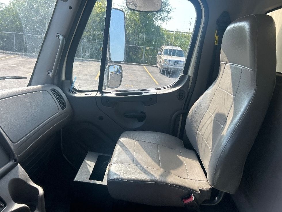Refrigerated Truck-Light and Medium Duty Trucks-Freightliner-2021-M211264S-Indianapolis-IN-450,823\n\t\tmiles-$ 85,500 - Image 19