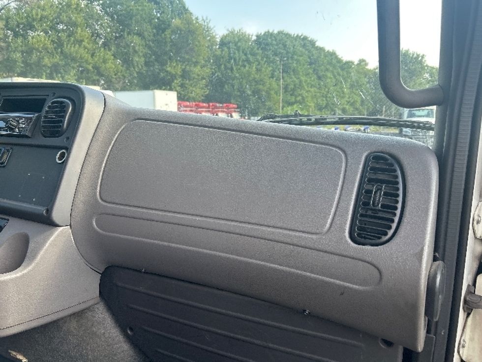 Refrigerated Truck-Light and Medium Duty Trucks-Freightliner-2021-M211264S-Indianapolis-IN-450,823\n\t\tmiles-$ 85,500 - Image 21