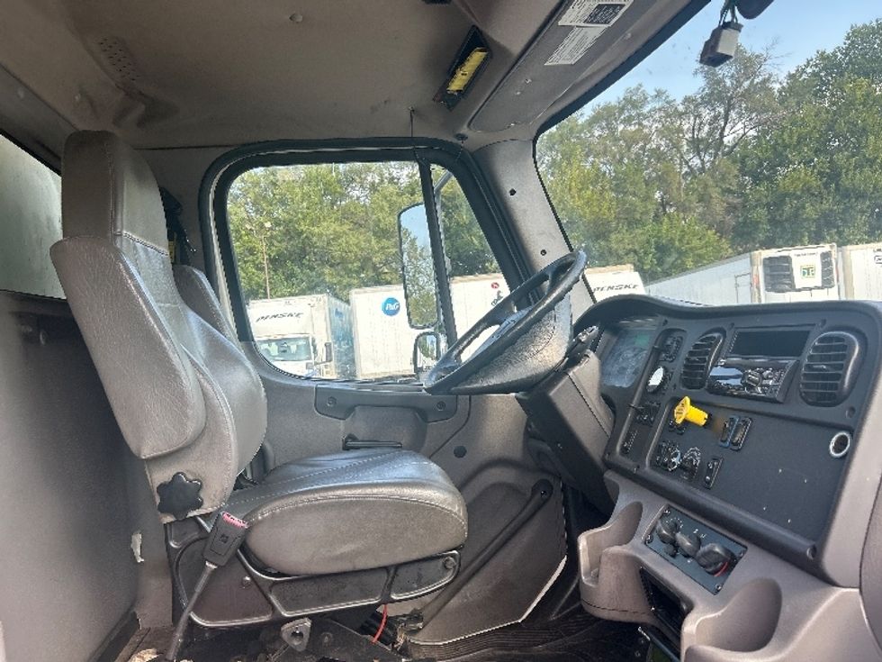 Refrigerated Truck-Light and Medium Duty Trucks-Freightliner-2021-M211264S-Indianapolis-IN-450,823\n\t\tmiles-$ 85,500 - Image 22