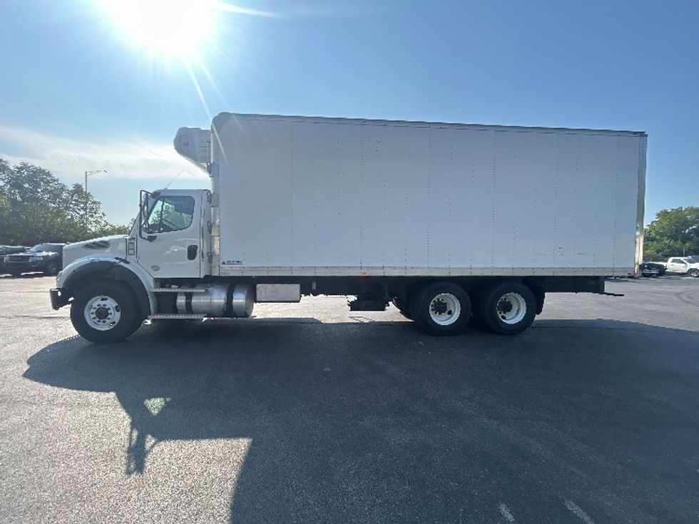 Refrigerated Truck-Light and Medium Duty Trucks-Freightliner-2021-M211264S-Indianapolis-IN-450,823\n\t\tmiles-$ 85,500 - Image 4