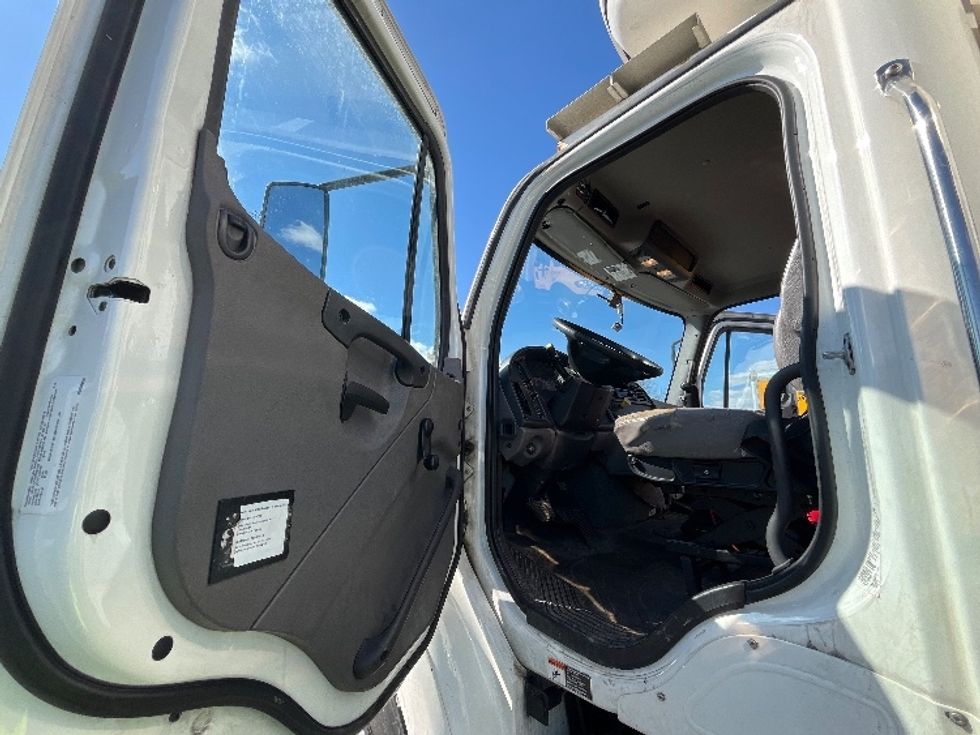 Refrigerated Truck-Light and Medium Duty Trucks-Freightliner-2021-M211264S-Swedesboro-NJ-187,362\n\t\tmiles-$ 91,500 - Image 16