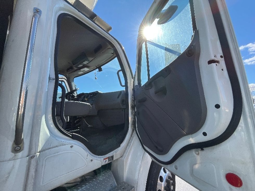 Refrigerated Truck-Light and Medium Duty Trucks-Freightliner-2021-M211264S-Swedesboro-NJ-187,362\n\t\tmiles-$ 91,500 - Image 20