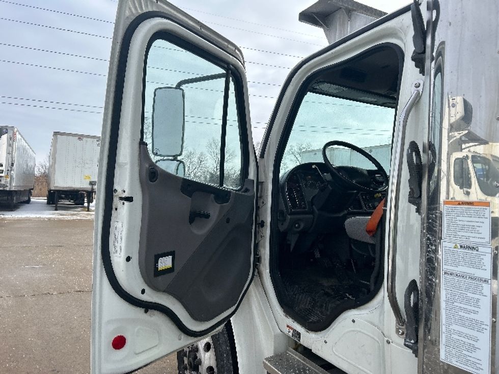 Refrigerated Truck-Light and Medium Duty Trucks-Freightliner-2022-M2-Allen Park-MI-201,800\n\t\tmiles-$ 42,750 - Image 16