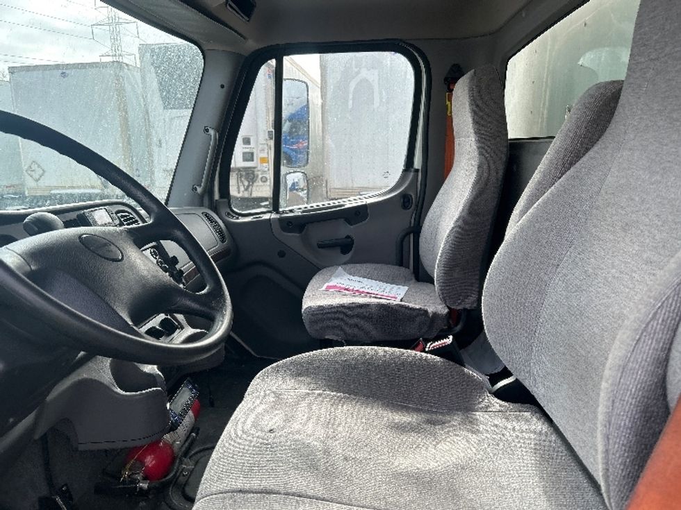 Refrigerated Truck-Light and Medium Duty Trucks-Freightliner-2022-M2-Allen Park-MI-201,800\n\t\tmiles-$ 42,750 - Image 19
